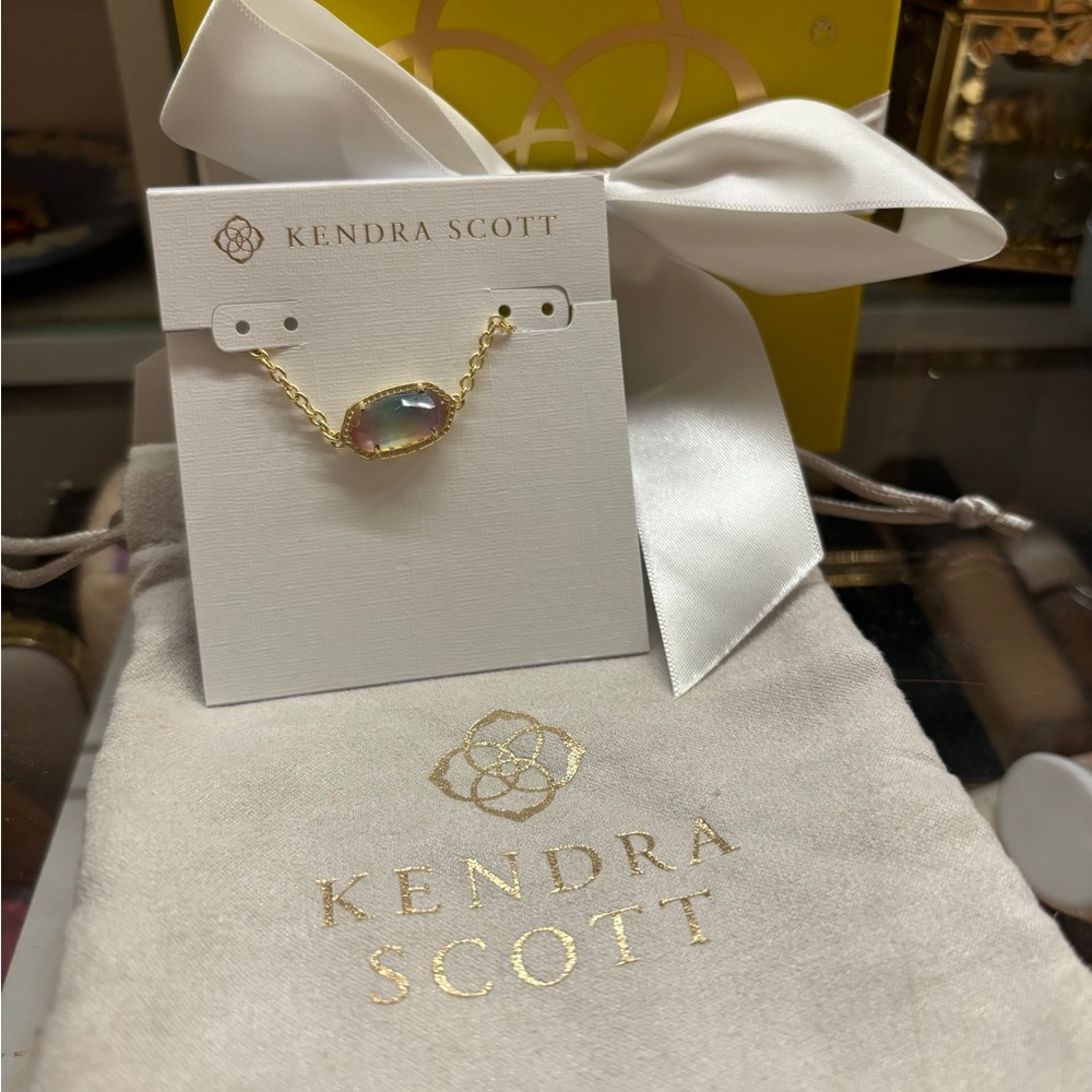 Kendra Scott Gold Bracelet with Delicate Design